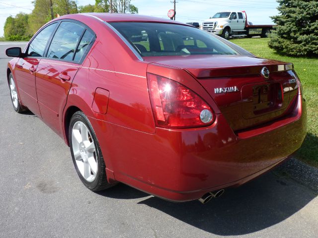 2005 Nissan Maxima SE
