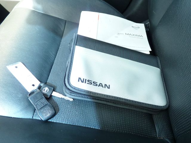 2005 Nissan Maxima SE