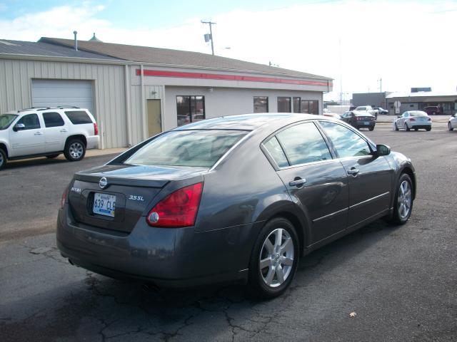 2006 Nissan Maxima ST Pickup 4D 5 1/2 Ft