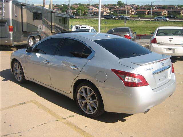 2009 Nissan Maxima XR