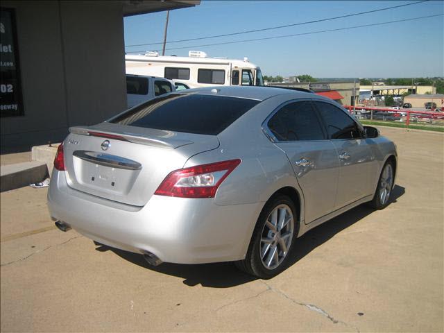 2009 Nissan Maxima XR