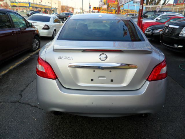 2009 Nissan Maxima SE Sport Wagon