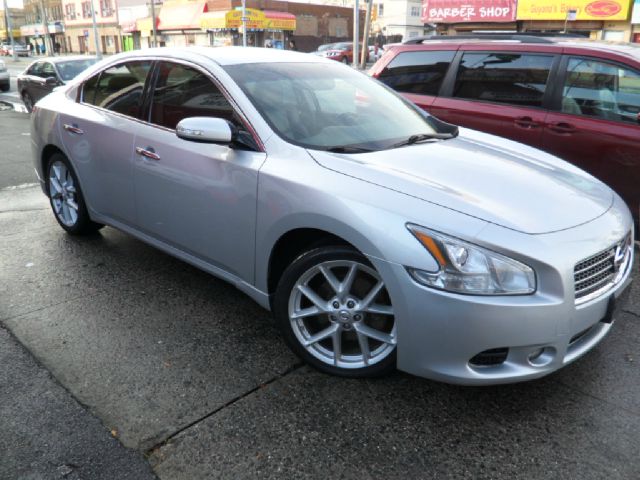 2009 Nissan Maxima SE Sport Wagon