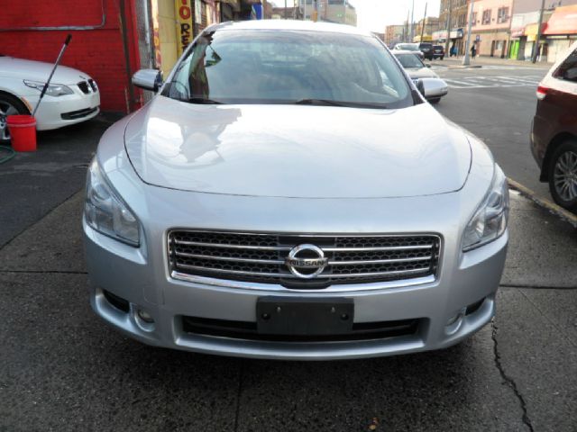 2009 Nissan Maxima SE Sport Wagon