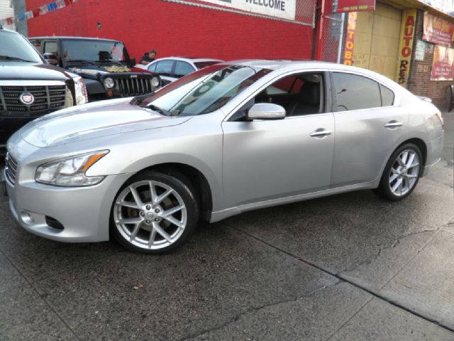 2009 Nissan Maxima SE Sport Wagon