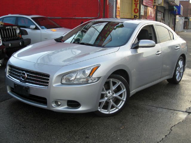 2009 Nissan Maxima SE Sport Wagon