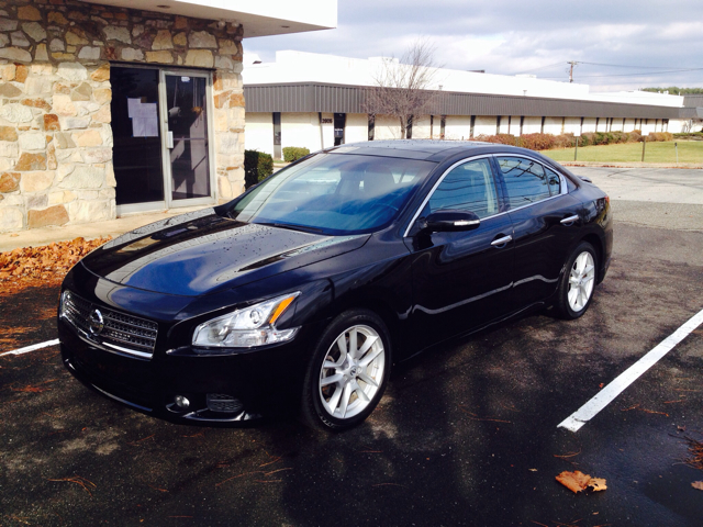 2009 Nissan Maxima LE Pickup 4D 8 Ft