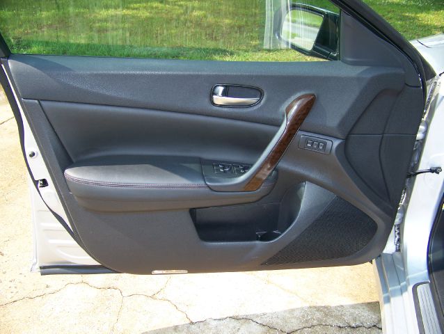 2009 Nissan Maxima LT Trailblazer Package