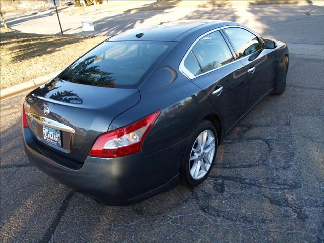 2009 Nissan Maxima SR5 Prerunner V6