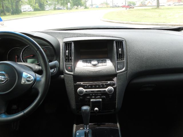 2009 Nissan Maxima XR