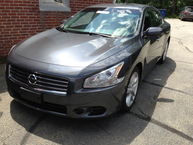 2010 Nissan Maxima XR