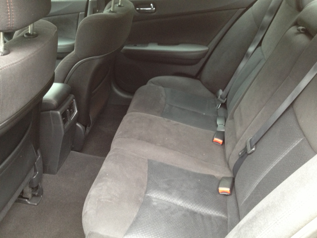 2010 Nissan Maxima XR