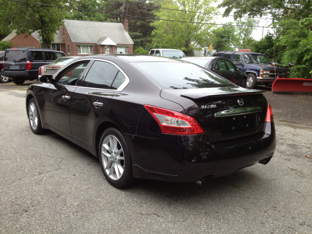 2010 Nissan Maxima XR