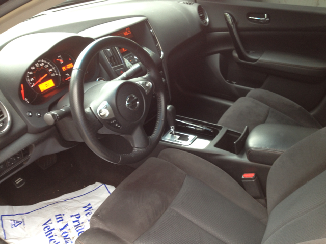 2010 Nissan Maxima XR