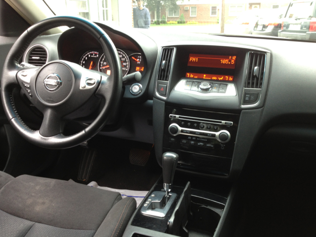 2010 Nissan Maxima XR