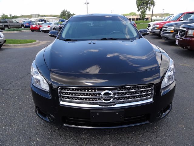 2010 Nissan Maxima XR