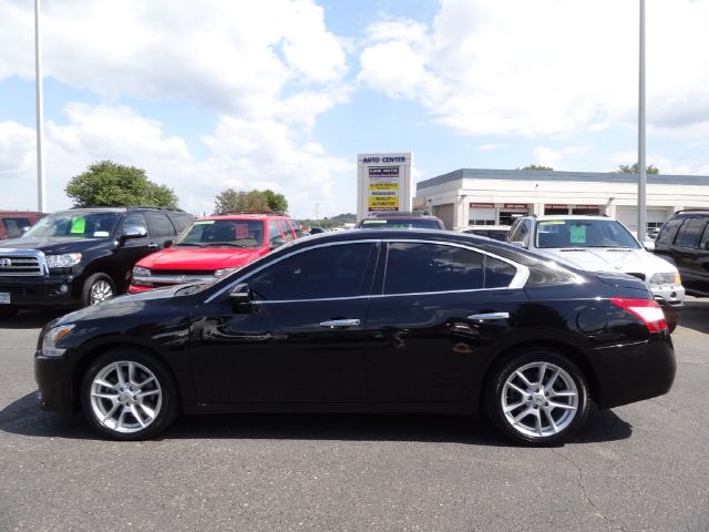 2010 Nissan Maxima XR