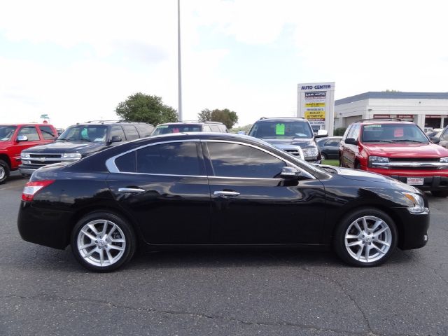 2010 Nissan Maxima XR