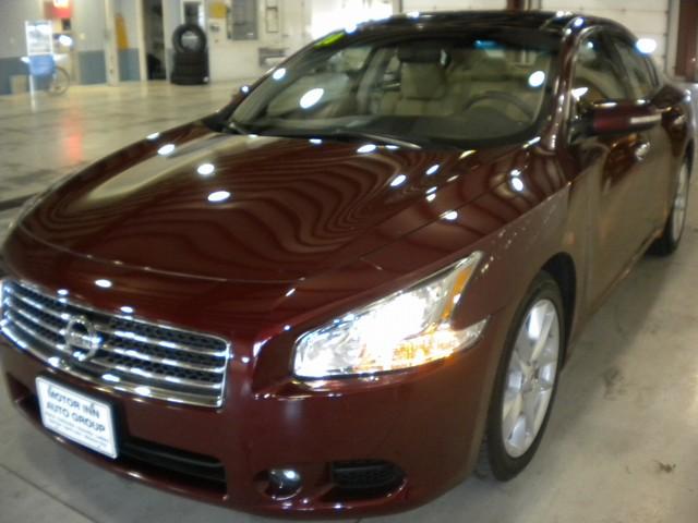 2010 Nissan Maxima LE