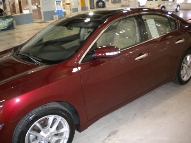 2010 Nissan Maxima LE