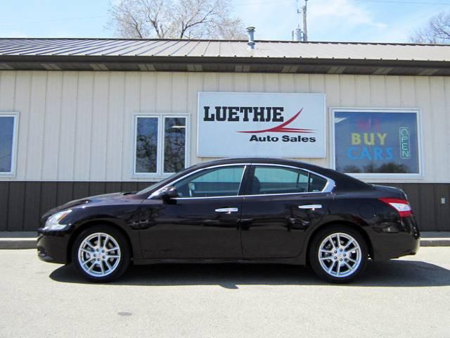 2010 Nissan Maxima 2008 Nissan Nismo