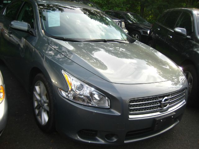 2010 Nissan Maxima XR