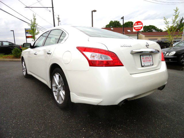 2010 Nissan Maxima XR