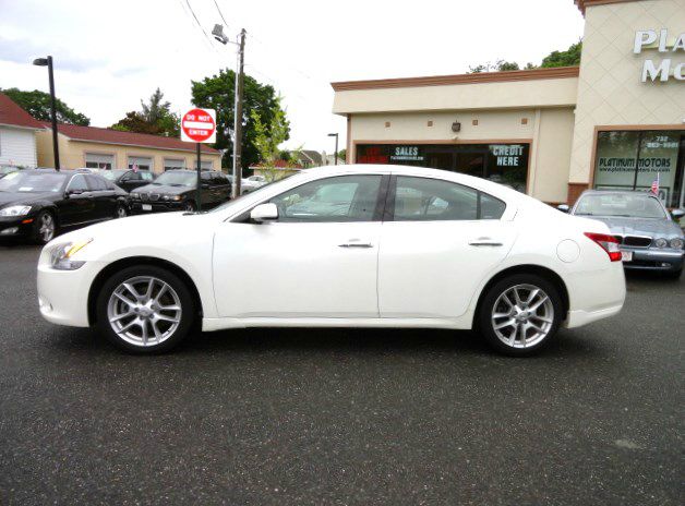 2010 Nissan Maxima XR