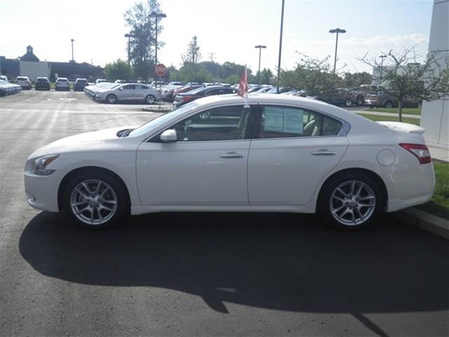 2010 Nissan Maxima 3