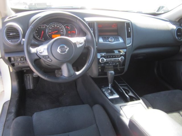 2011 Nissan Maxima 2WD Reg Cab 111.2 SL