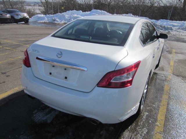 2011 Nissan Maxima 2WD Reg Cab 111.2 SL