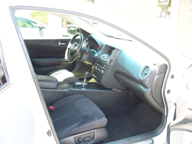 2012 Nissan Maxima XR