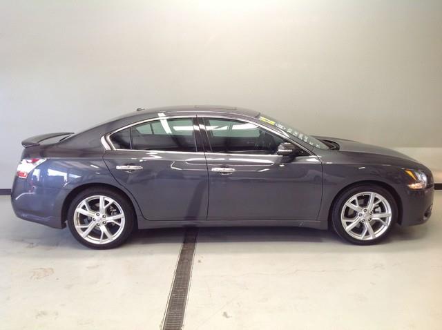 2012 Nissan Maxima Ertible GT