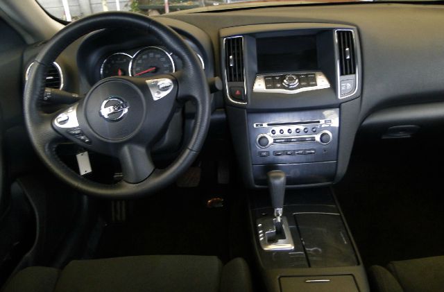 2013 Nissan Maxima XR