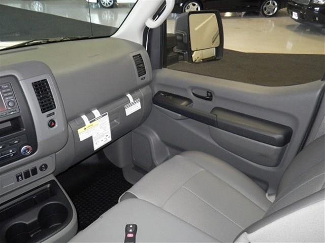 2013 Nissan NV 2DR 3.8 GRD TOUR AT