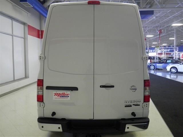 2013 Nissan NV 2DR 3.8 GRD TOUR AT