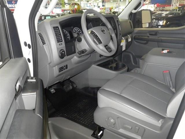 2013 Nissan NV 2DR 3.8 GRD TOUR AT