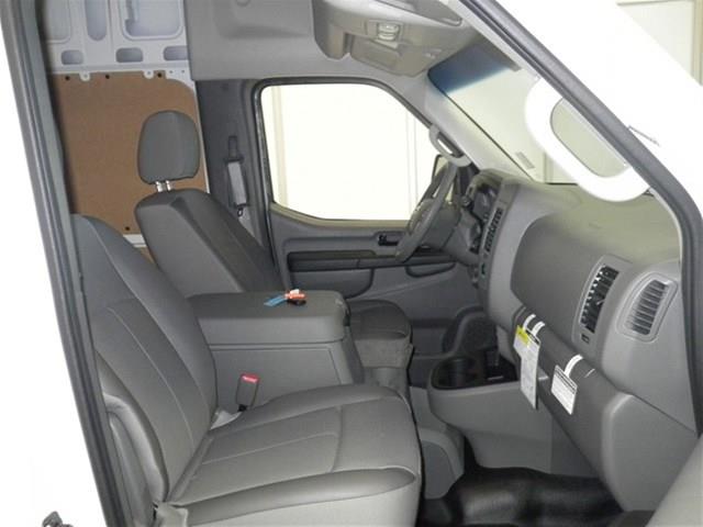 2013 Nissan NV 2DR 3.8 GRD TOUR AT