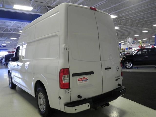 2013 Nissan NV 2DR 3.8 GRD TOUR AT