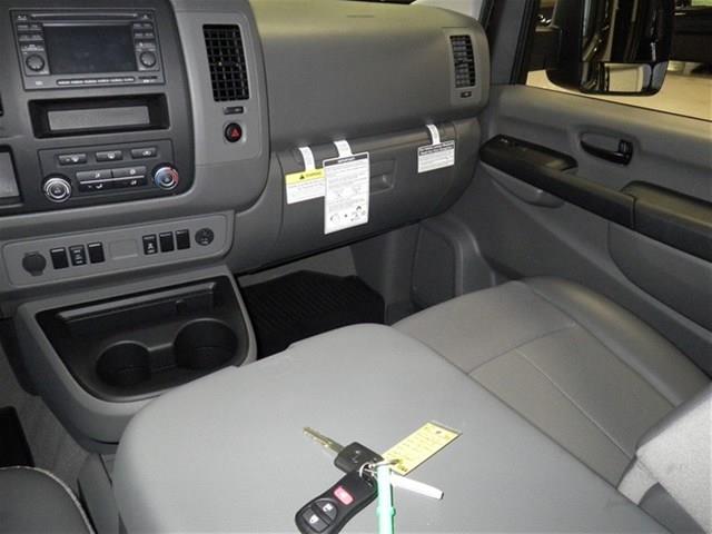 2013 Nissan NV3500 2DR 3.8 GRD TOUR AT
