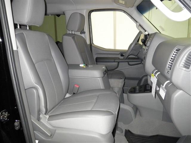 2013 Nissan NV3500 2DR 3.8 GRD TOUR AT