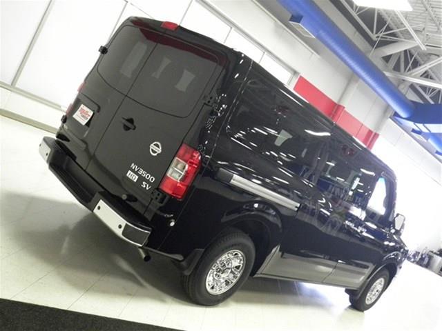 2013 Nissan NV3500 2DR 3.8 GRD TOUR AT