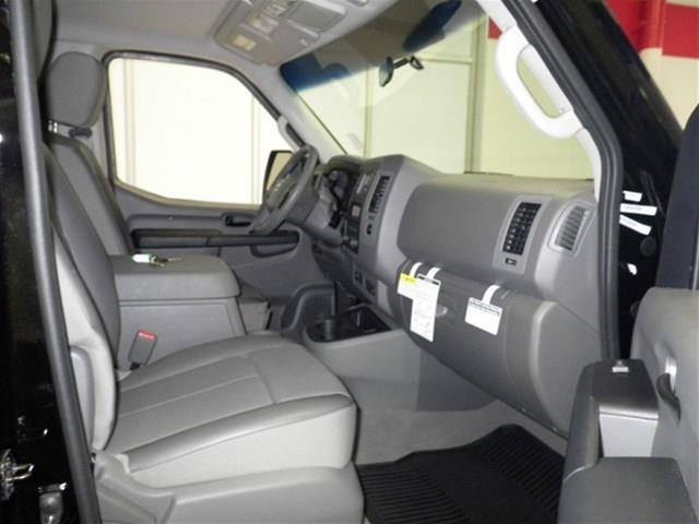 2013 Nissan NV3500 2DR 3.8 GRD TOUR AT