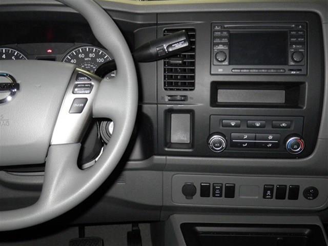2013 Nissan NV3500 2DR 3.8 GRD TOUR AT