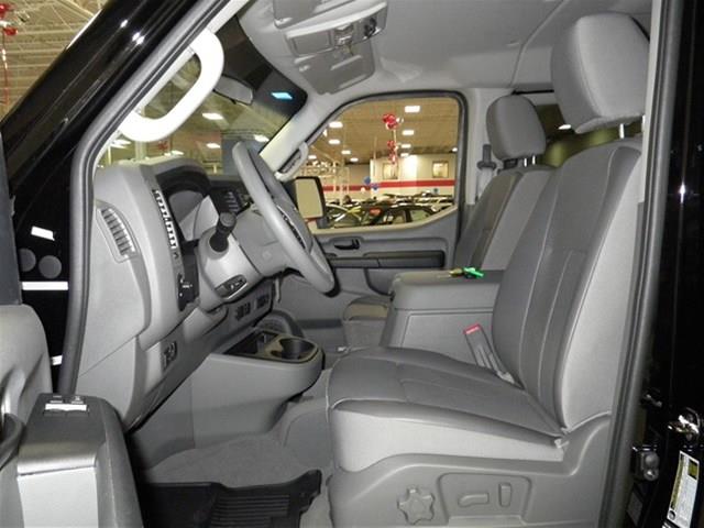 2013 Nissan NV3500 2DR 3.8 GRD TOUR AT