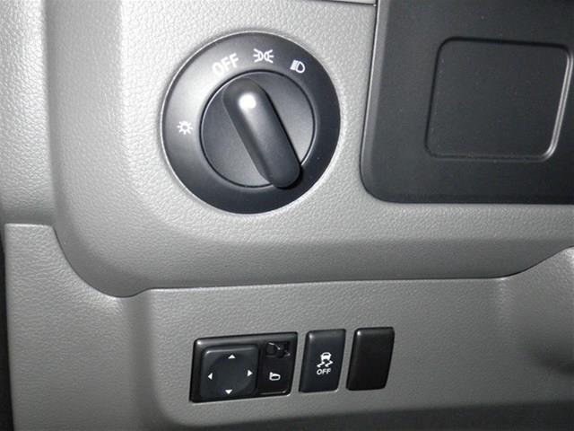 2013 Nissan NV3500 2DR 3.8 GRD TOUR AT