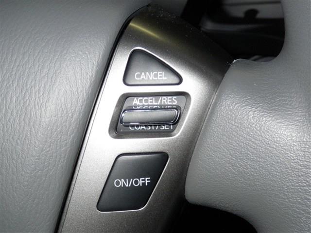 2013 Nissan NV3500 2DR 3.8 GRD TOUR AT