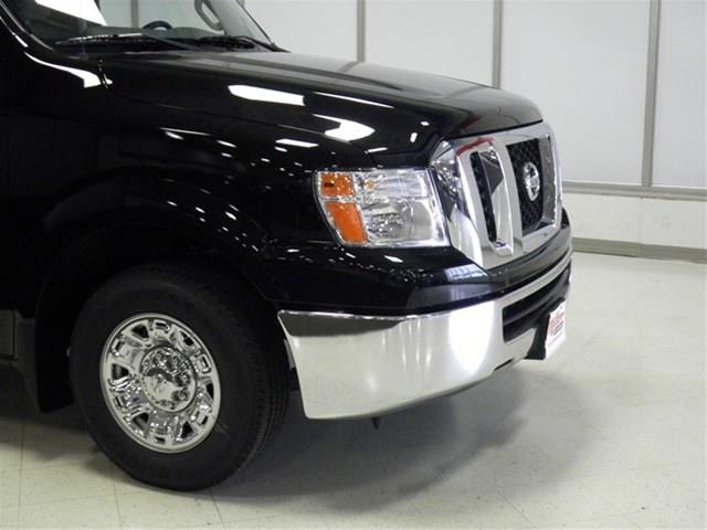 2013 Nissan NV3500 2DR 3.8 GRD TOUR AT