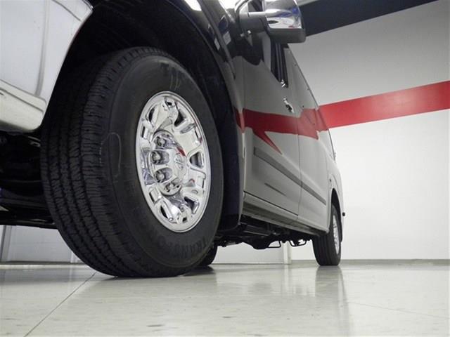 2013 Nissan NV3500 2DR 3.8 GRD TOUR AT
