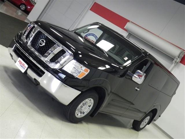 2013 Nissan NV3500 2DR 3.8 GRD TOUR AT
